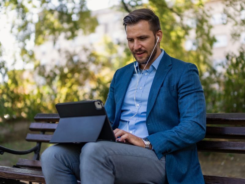 Fractional CFO assisting a startup