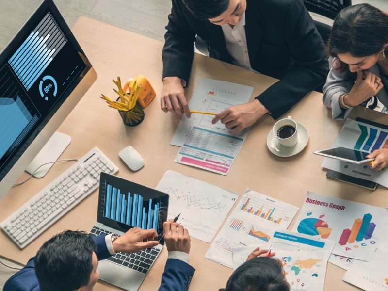 Team using TAM to calculate their ICP